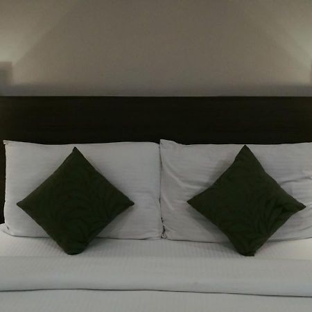 Hide Away Suites Noida Esterno foto