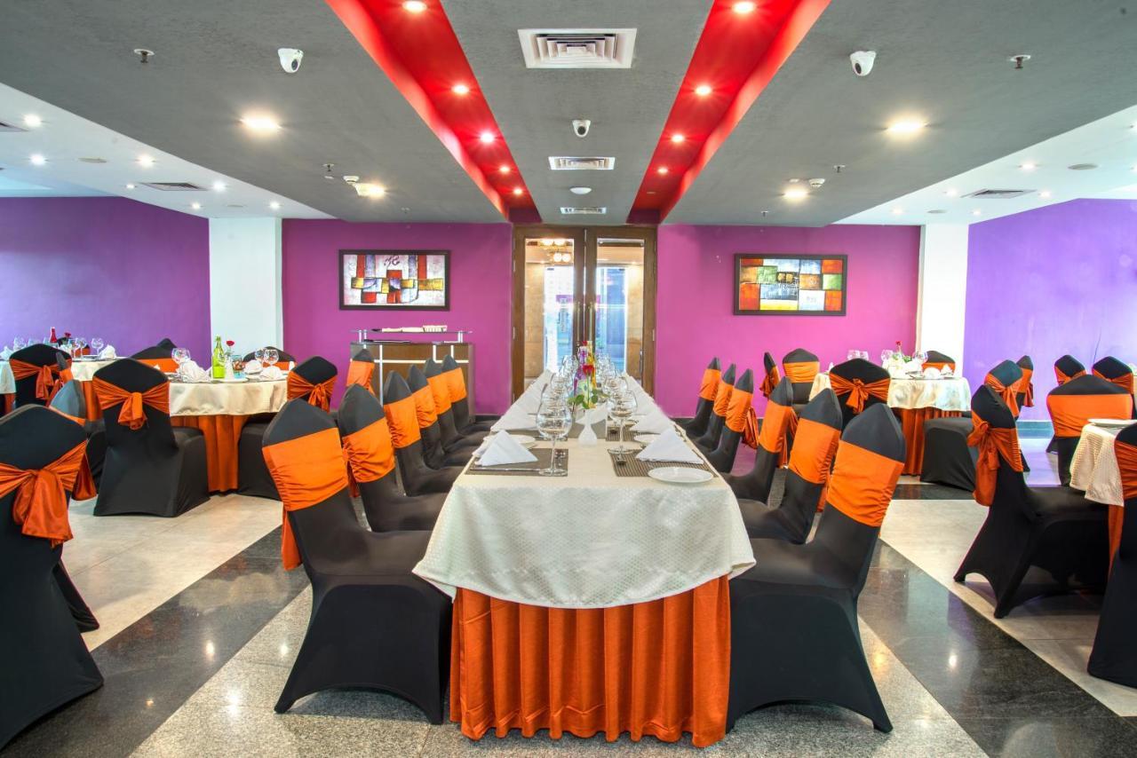 Hide Away Suites Noida Esterno foto