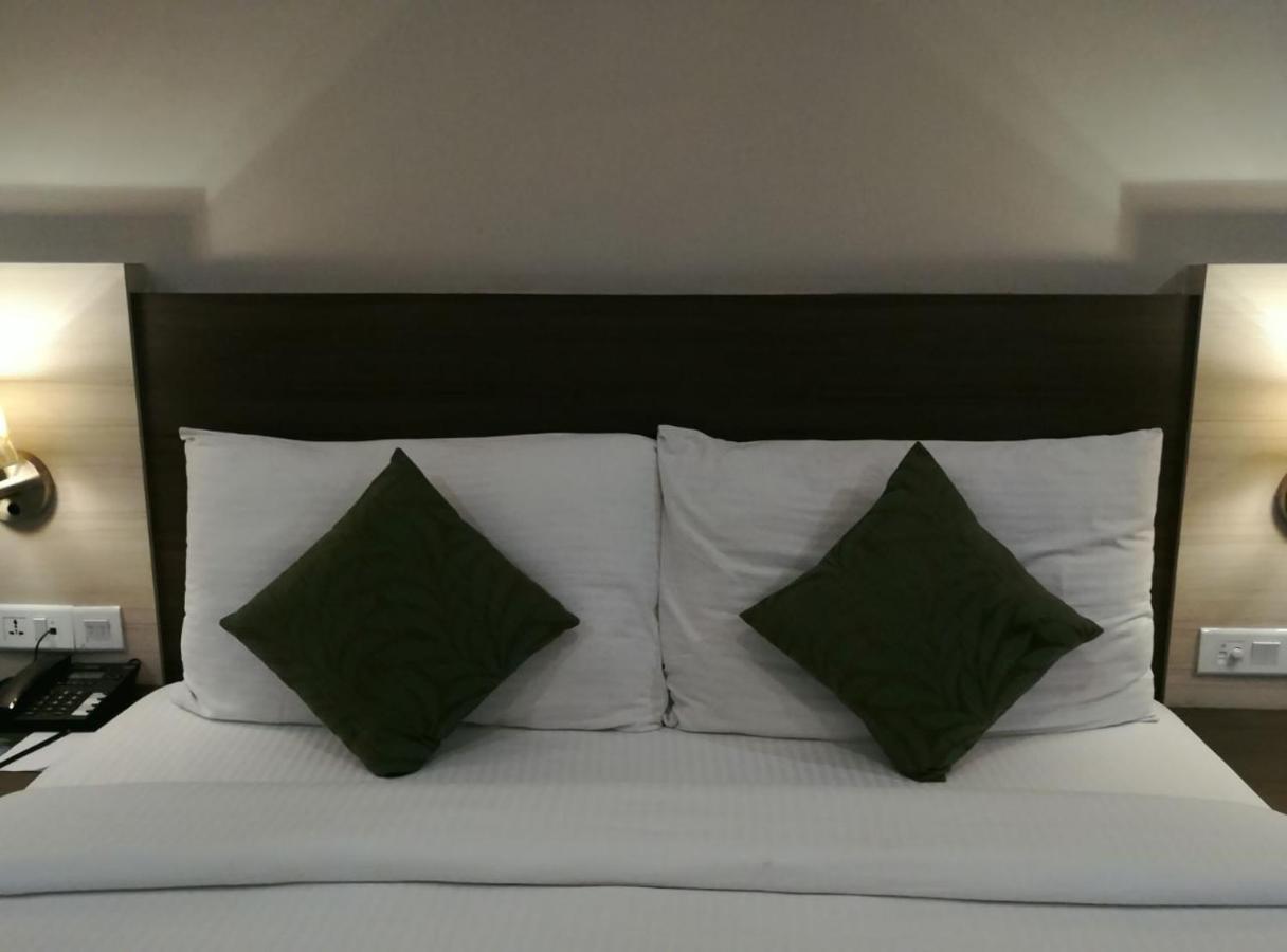 Hide Away Suites Noida Esterno foto