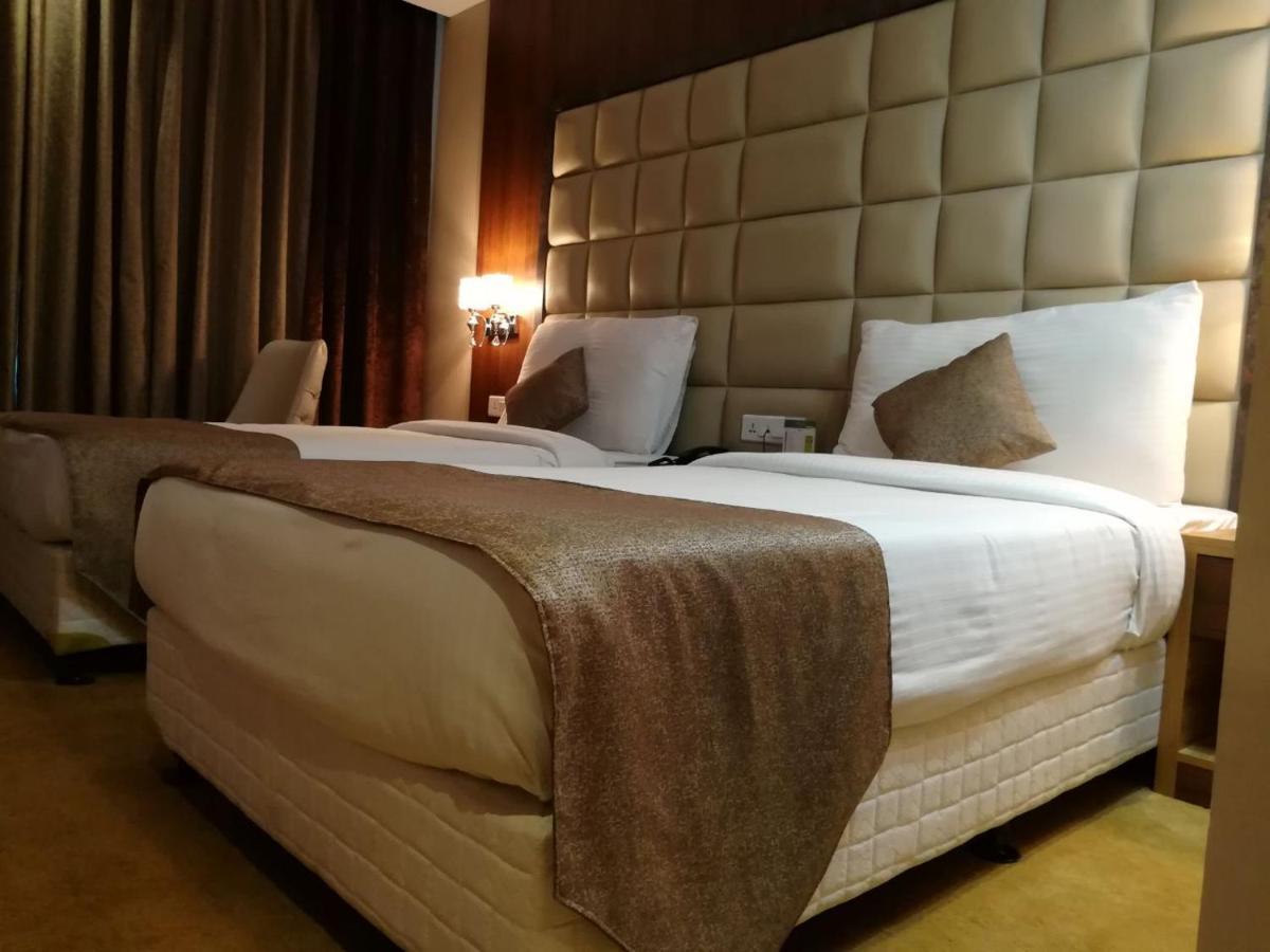 Hide Away Suites Noida Esterno foto