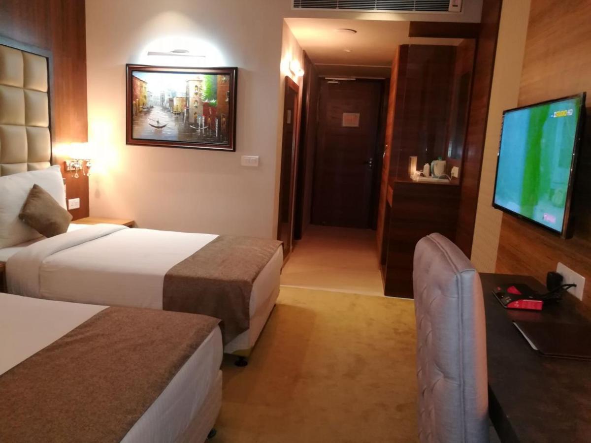 Hide Away Suites Noida Esterno foto