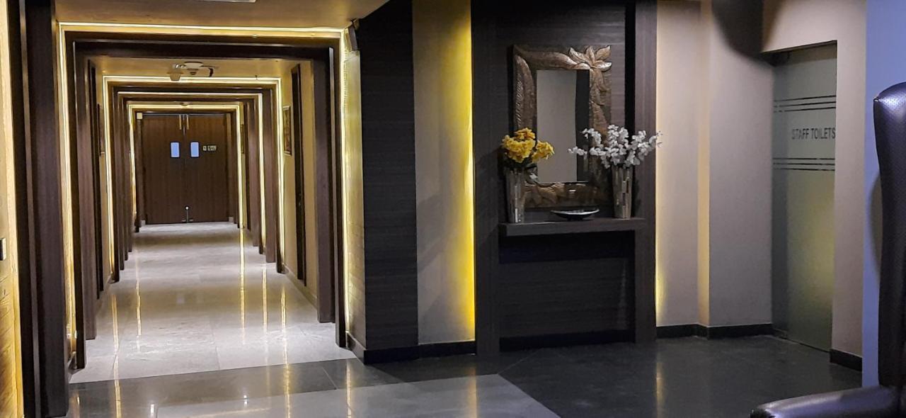 Hide Away Suites Noida Esterno foto