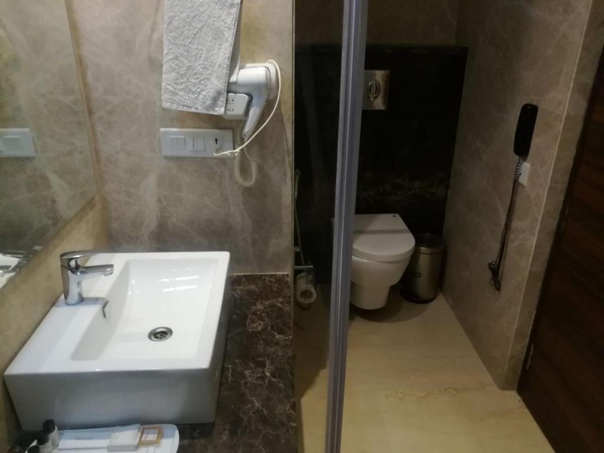 Hide Away Suites Noida Esterno foto