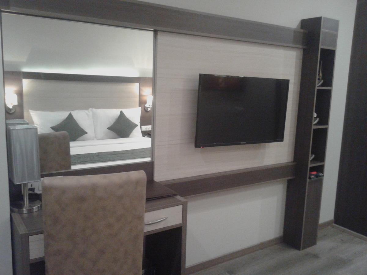 Hide Away Suites Noida Esterno foto