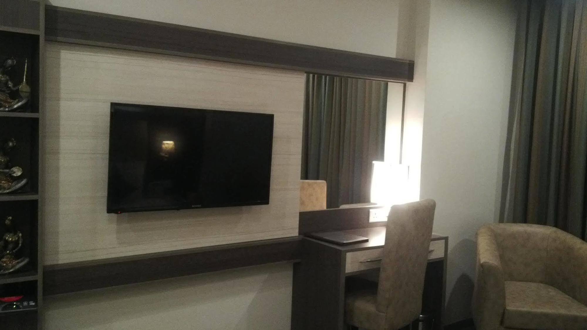 Hide Away Suites Noida Esterno foto