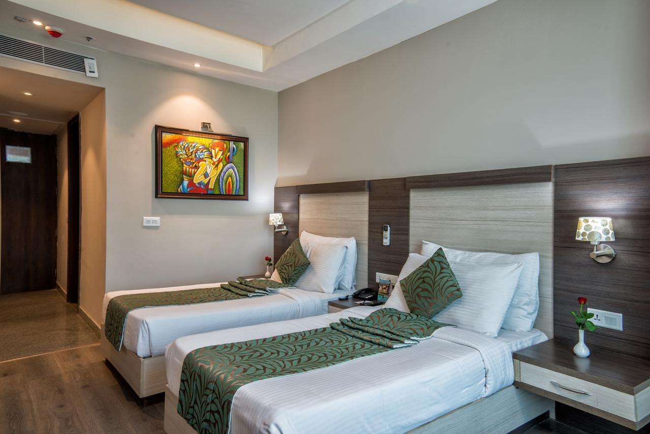 Hide Away Suites Noida Esterno foto