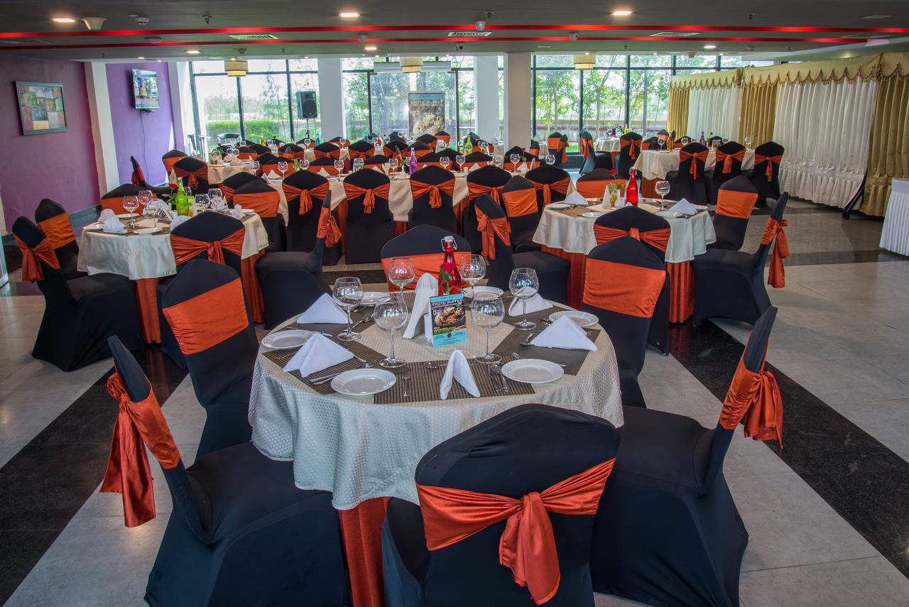 Hide Away Suites Noida Esterno foto