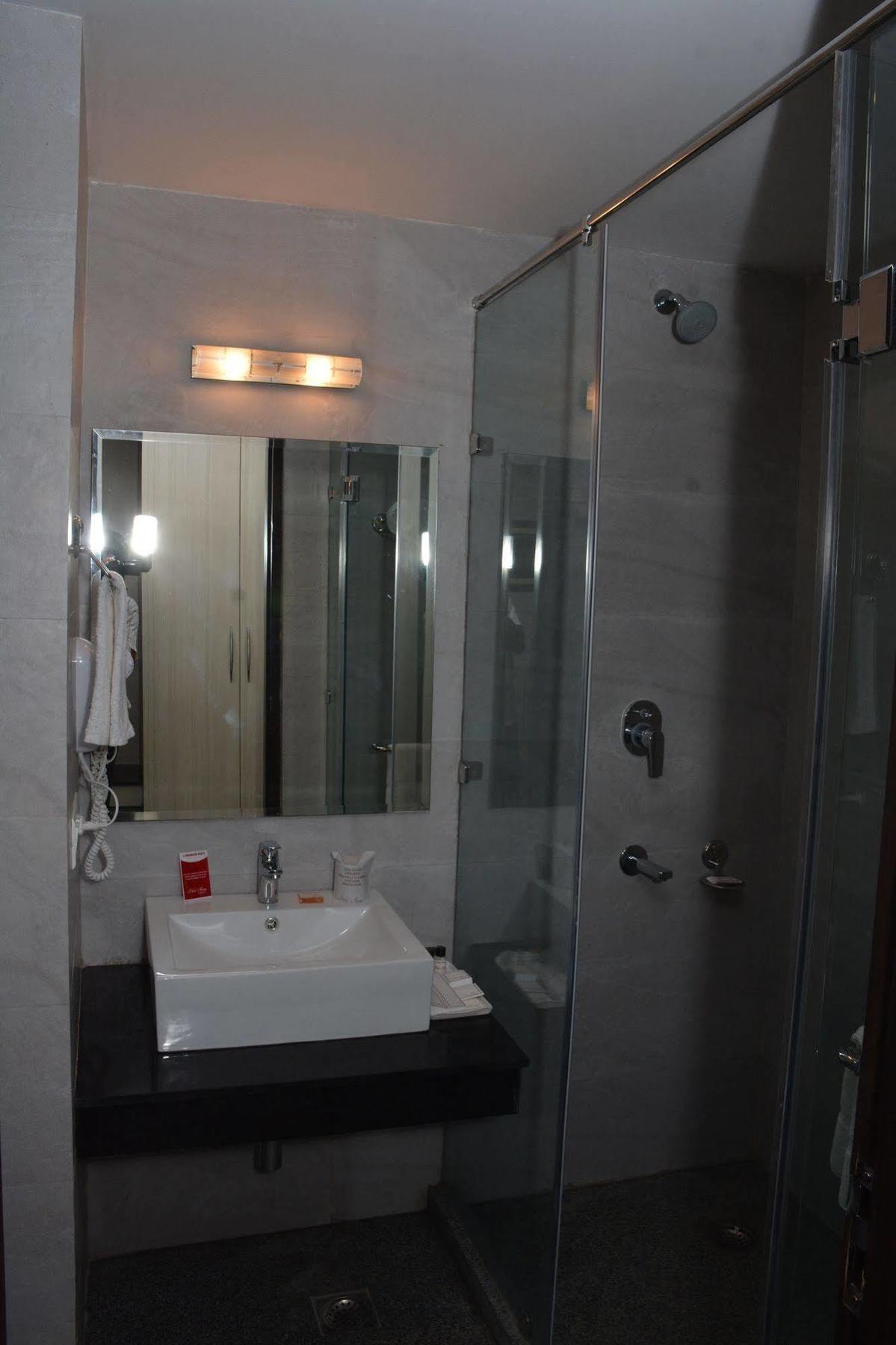 Hide Away Suites Noida Esterno foto