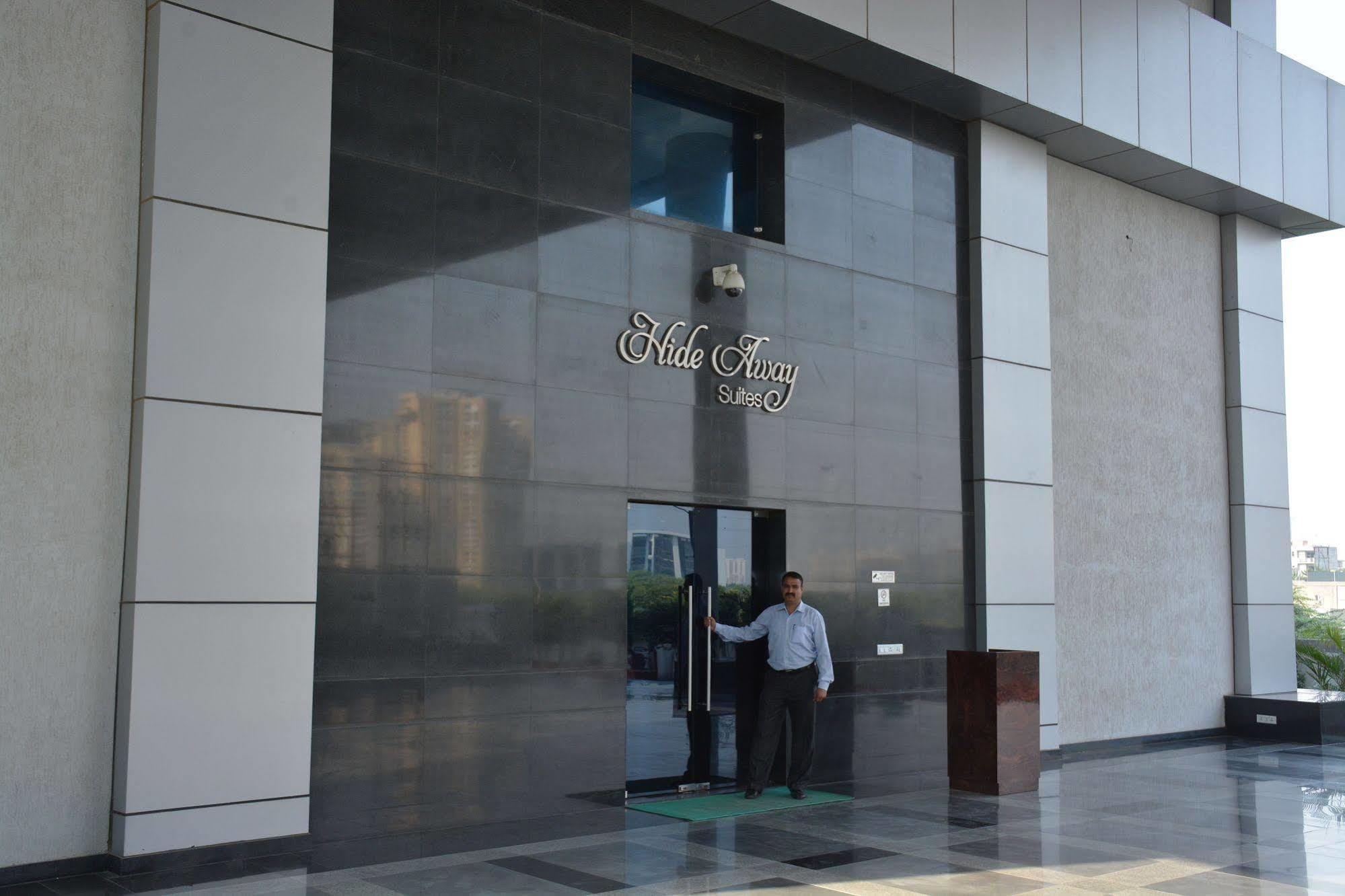 Hide Away Suites Noida Esterno foto