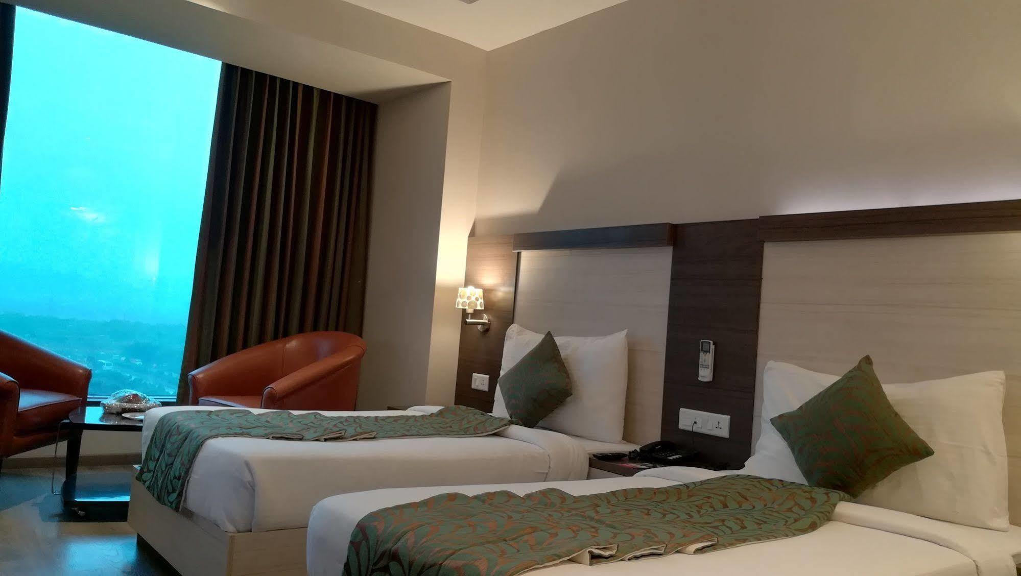 Hide Away Suites Noida Esterno foto