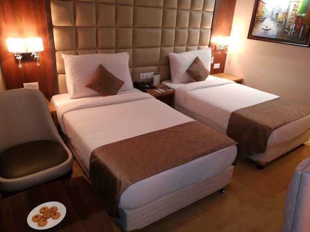 Hide Away Suites Noida Esterno foto