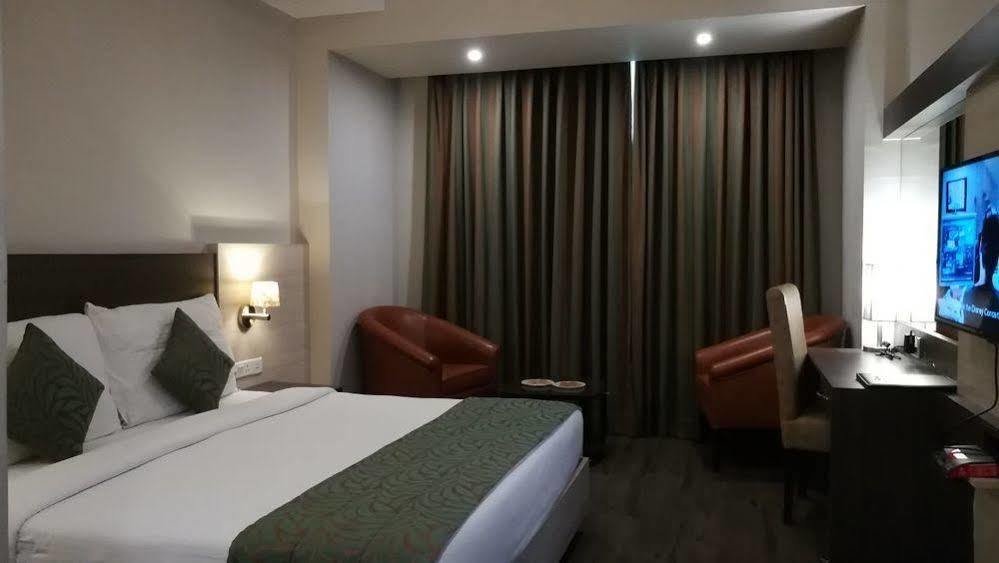 Hide Away Suites Noida Esterno foto