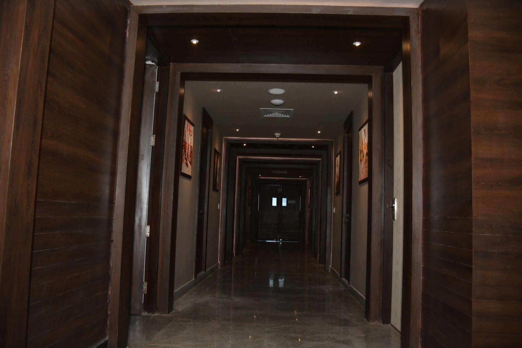 Hide Away Suites Noida Esterno foto